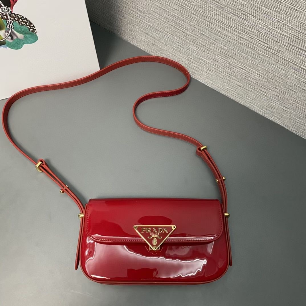 Prada Patent leather shoulder bag with flap 1BD339 red