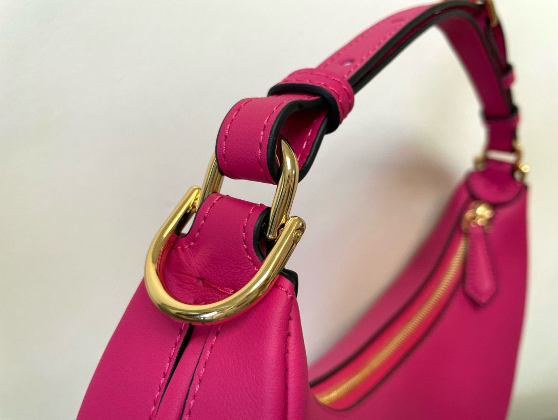 Fendi Fendigraphy Small Fuchsia leather bag 7AS089A