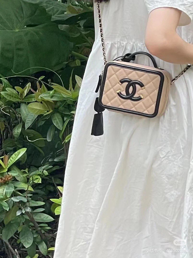 Chanel Original Leather Medium Cosmetic Bag 93443 Apricot&Black