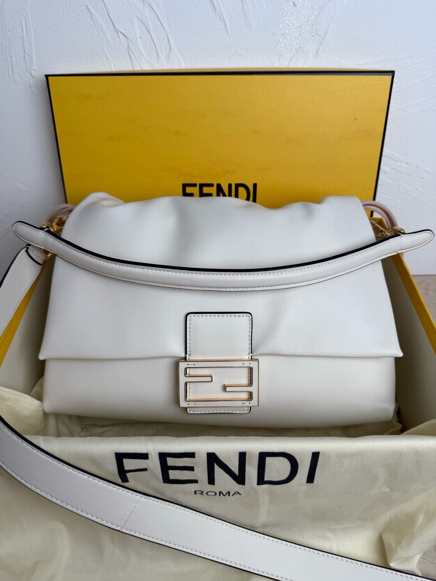 Fendi Mamma Baguette Original Leather Top Handle Bag 8832 White