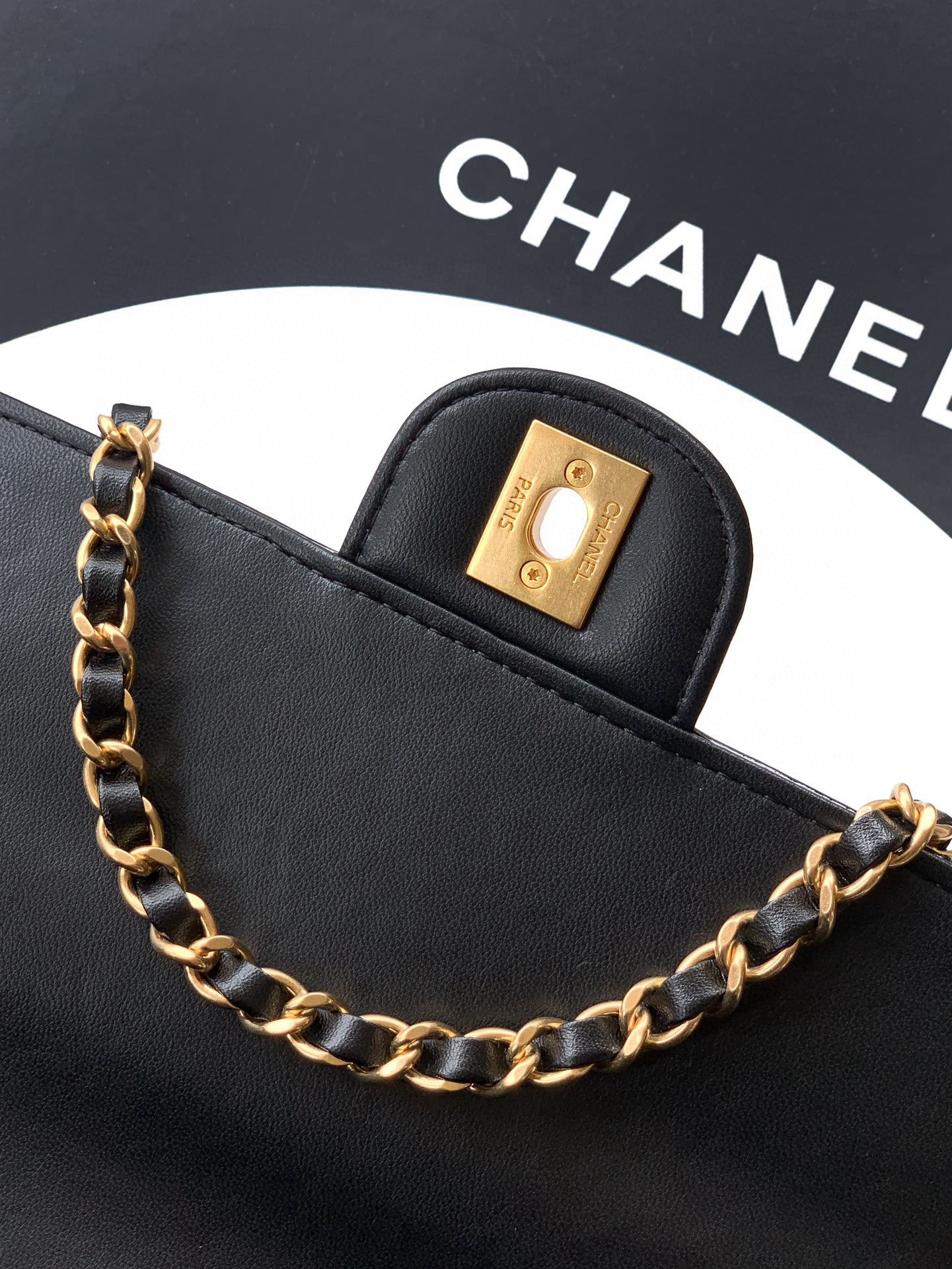 Chanel 25K Original Patent Leather Top Handle Bag A6321 Black